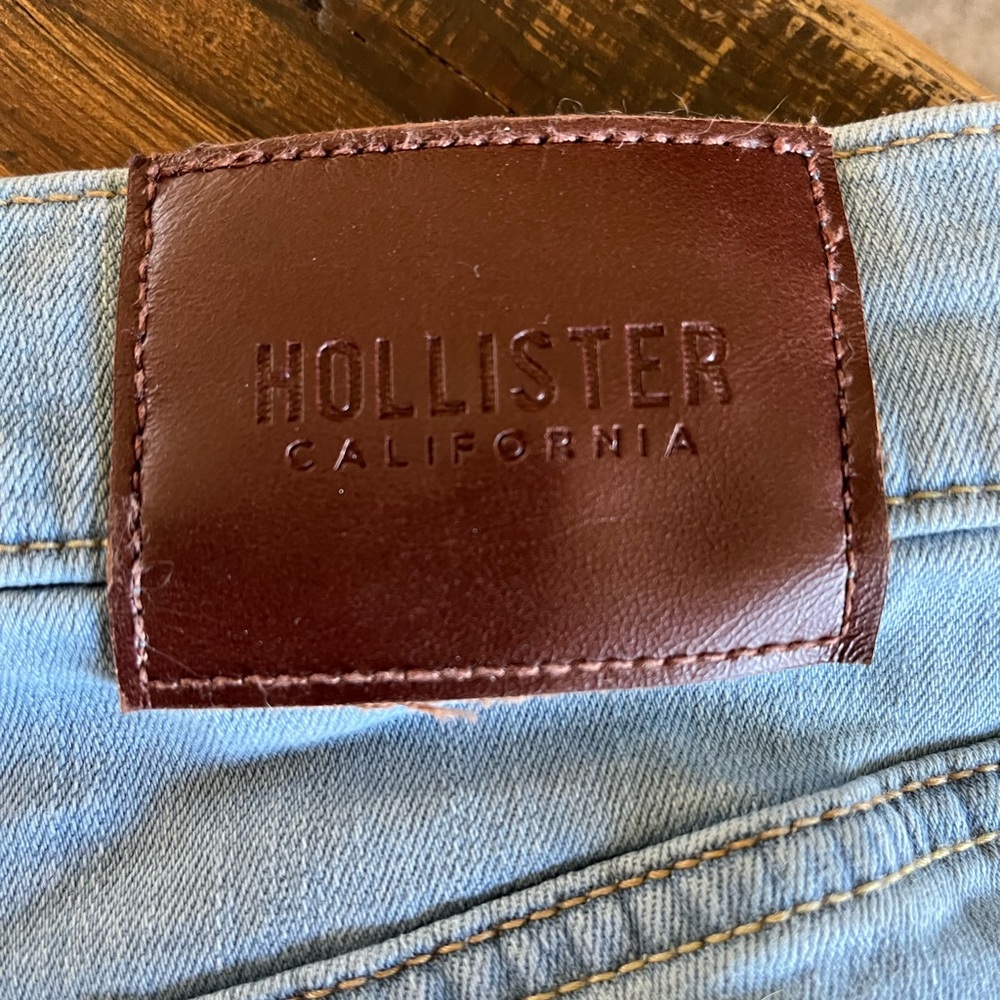 Hollister Light-Washed Stacked Skinny Jeans 30X30 - Picture 8 of 8